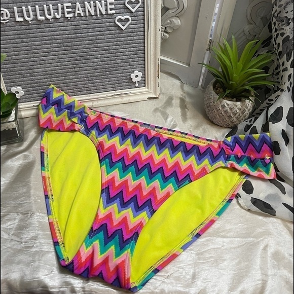 AERIE multicolored/ rainbow Aztec bikini bottom - Picture 3 of 9